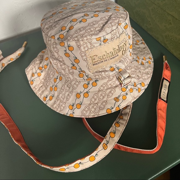 Reversible Beige 'Gucci Eschatology' Bucket Hat - Picture 1 of 6